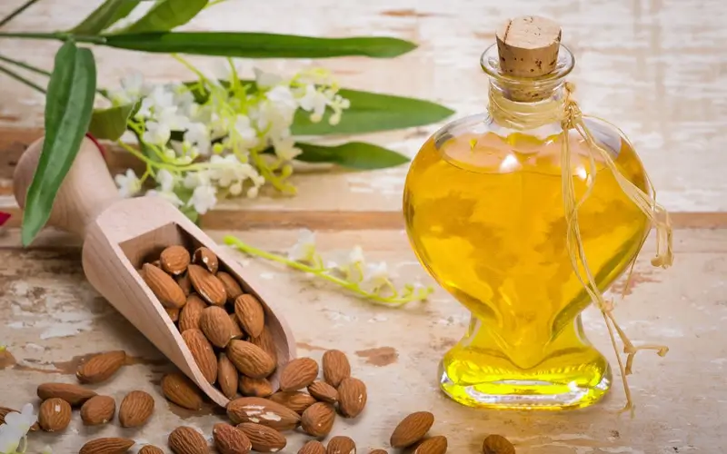 روغن بادام تلخ برای ناحیه تناسلی مردان